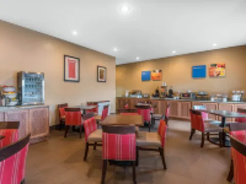 Comfort Inn & Suites Hotels in Pittsburg