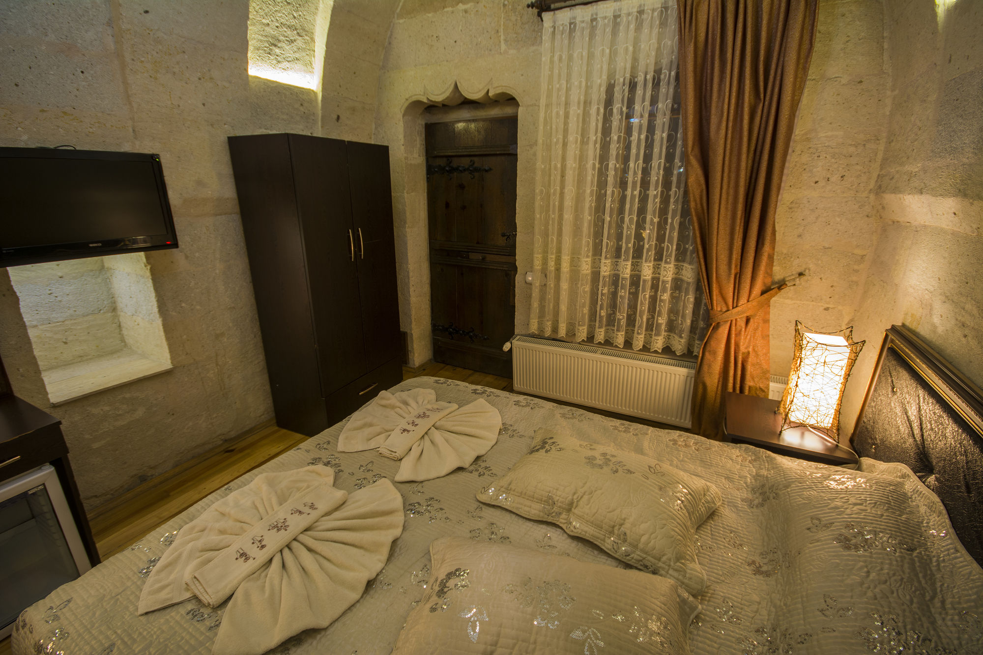 Roma Cave Suite