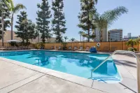 Clarion Hotel Anaheim Resort - Rooftop Pools