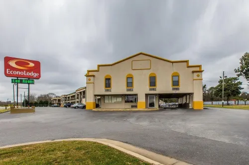 Econo Lodge Byron Near Historic District - Warner Robins Hotels in Byron
