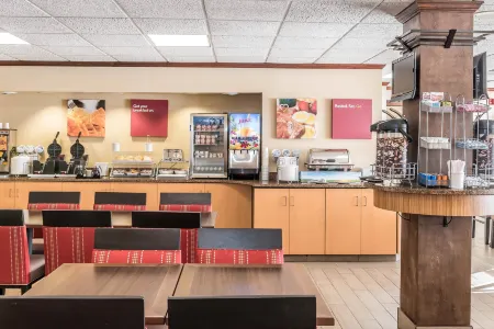 Comfort Suites Mason Near Kings Island Отели рядом с достопримечательностью «Lm&M Railroad»