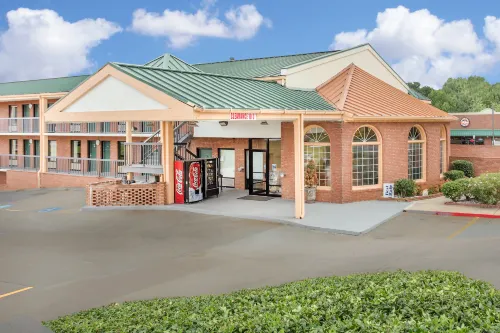 Econo Lodge Hotels in Acworth