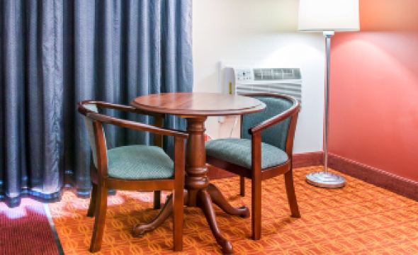 Econo Lodge Cadillac by Choice