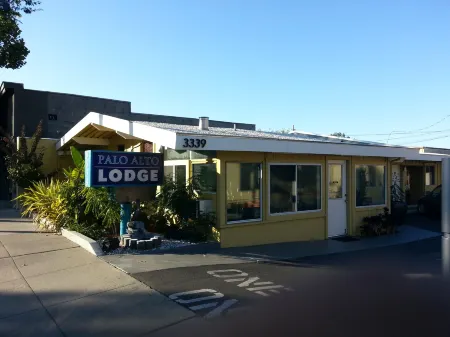 Palo Alto Lodge Отели рядом с достопримечательностью «Зоопарк Пало-Альто Джуниор Музеум энд»