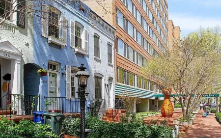 The River Inn Отели рядом с достопримечательностью «Georgetown Station Post Office»