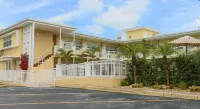 Beach Place Hotel Hotels in Surfside