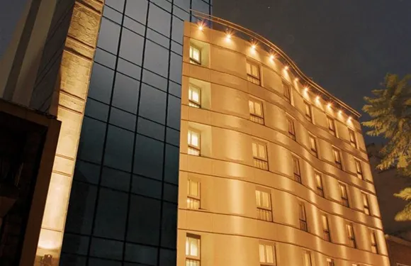 索蘭斯里維埃拉酒店