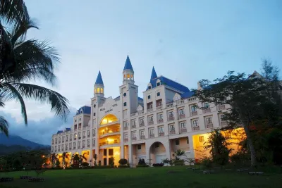 Bella Vista Waterfront Resort Hotel berhampiran Boardwalk Kampung Tok Senik