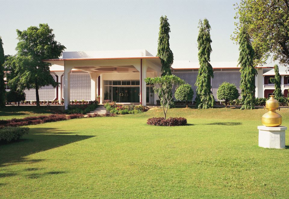 Hotel Chandela Over view