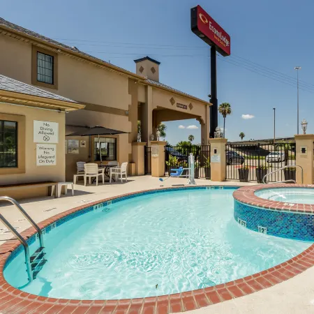Econo Lodge Inn & Suites Corpus Christi