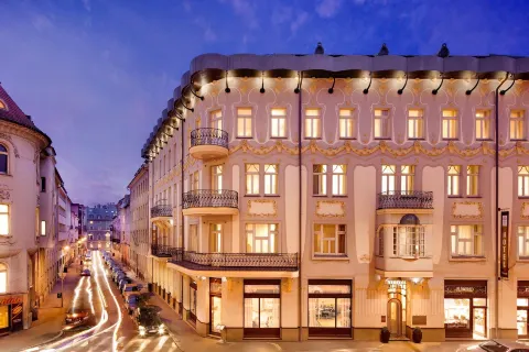 Roset Hotel & Residence