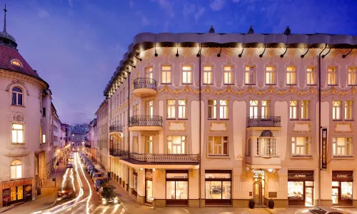 Roset Hotel & Residence