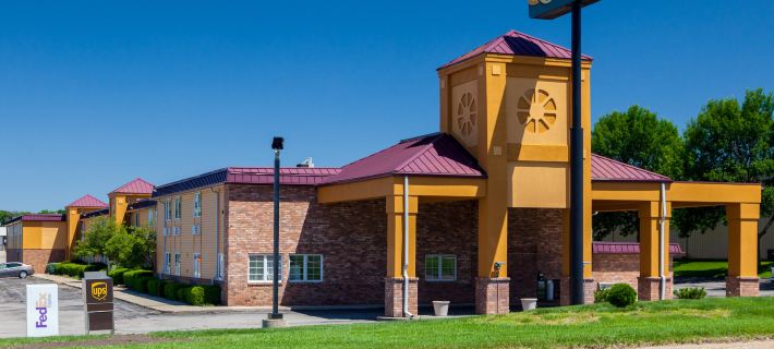Quality Inn & Suites Lincoln South Hotels in Lincoln