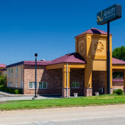 Quality Inn & Suites Lincoln South Hotels near Wilderness Ridge Golf Course