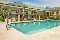 Quality Inn & Suites Near Lake Eufaula - Family