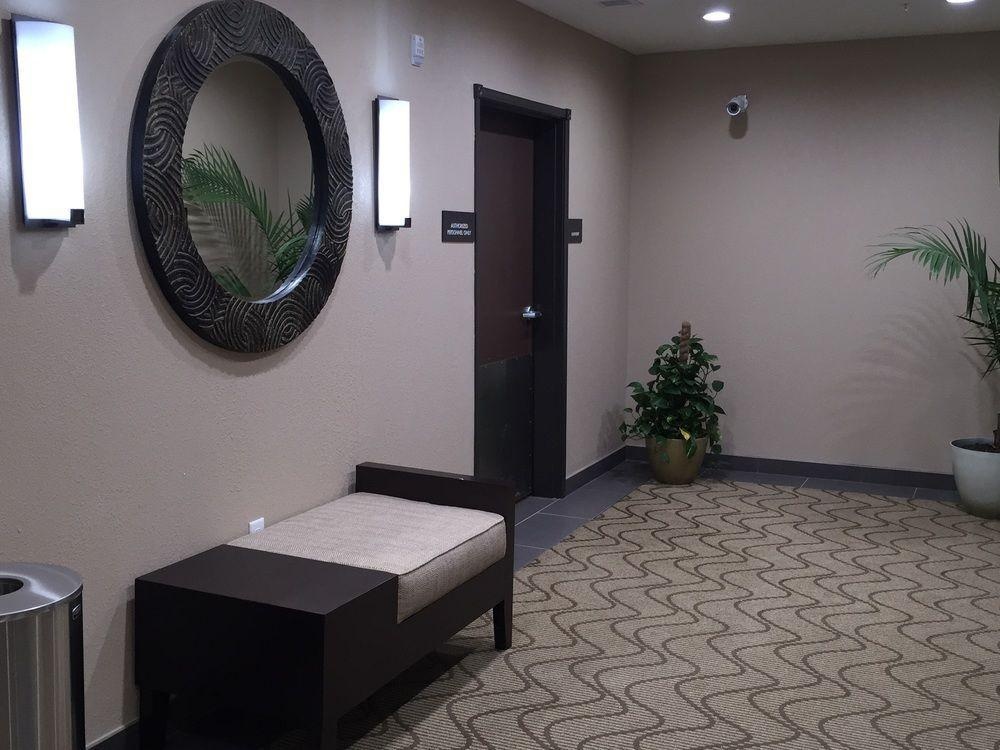 Comfort Suites West Omaha