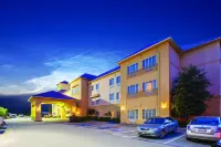 La Quinta Inn & Suites by Wyndham Hillsboro Hotel di Hillsboro