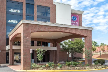 Comfort Suites Near Potomac Mills Отели в г. Небско