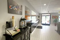 Days Inn & Suites by Wyndham Johnson City - breakfast