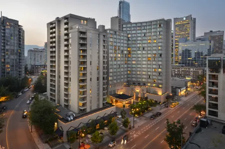 The Sutton Place Hotel Vancouver Отели рядом с достопримечательностью «Центральная библиотека Ванкувер Паблик Лайбрари,»