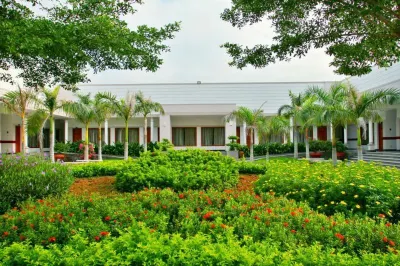 Dat Lanh Beach Resort Hotels near Doi Duong beach