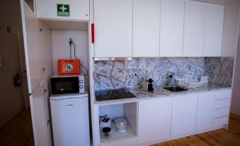 Smooth Oporto Apartment by Porto City Hosts