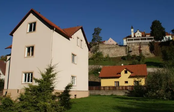 烏布特瓦尼帕德傑柘木公寓