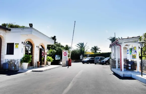 皮內塔馬雷村莊營地酒店