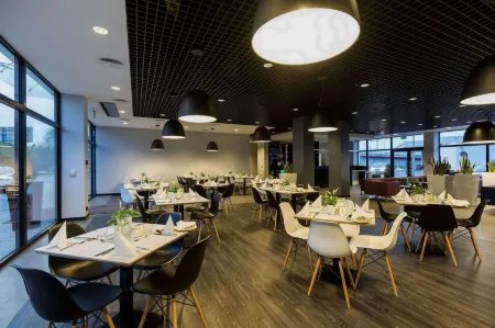 Q Hotel Kraków Отели рядом с достопримечательностью «Галерея польского искусства XIX века»