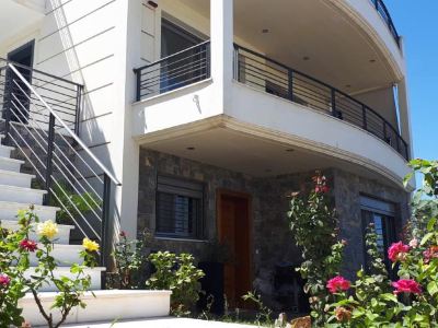 Luxurious House Near the Sea
