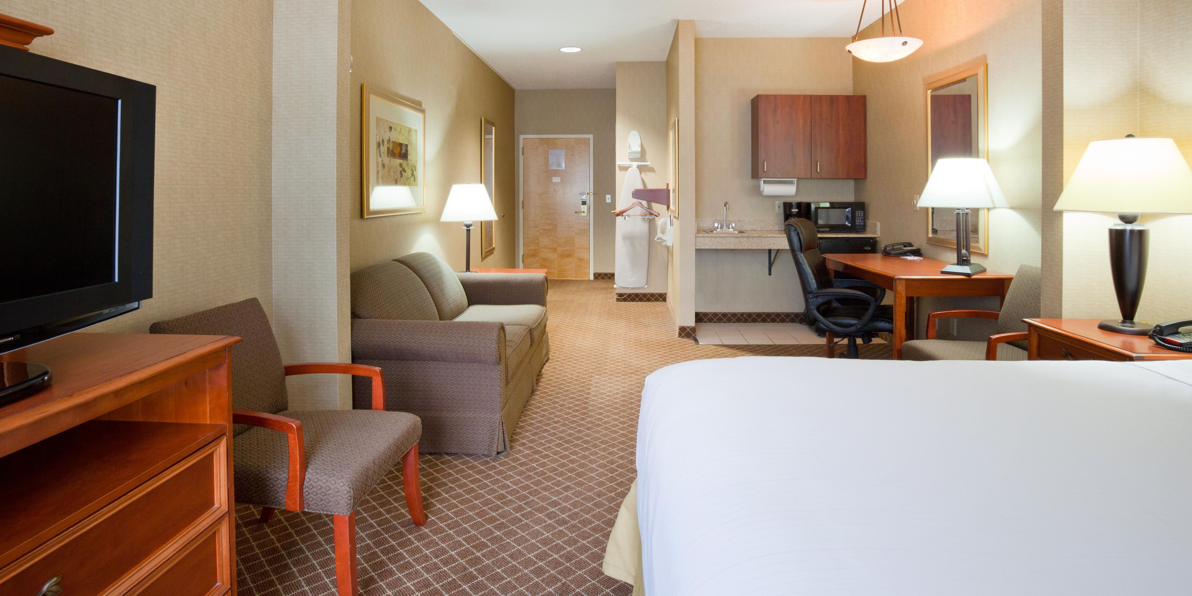 Holiday Inn Express & Suites - Interstate 380 at 33rd Avenue, an Ihg Hotel