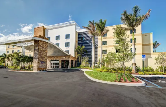 德爾雷海灘I-95萬楓酒店及套房