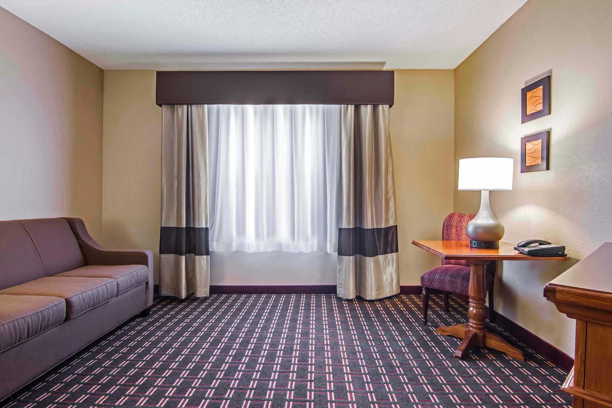 Quality Inn & Suites I-35 E/Walnut Hill