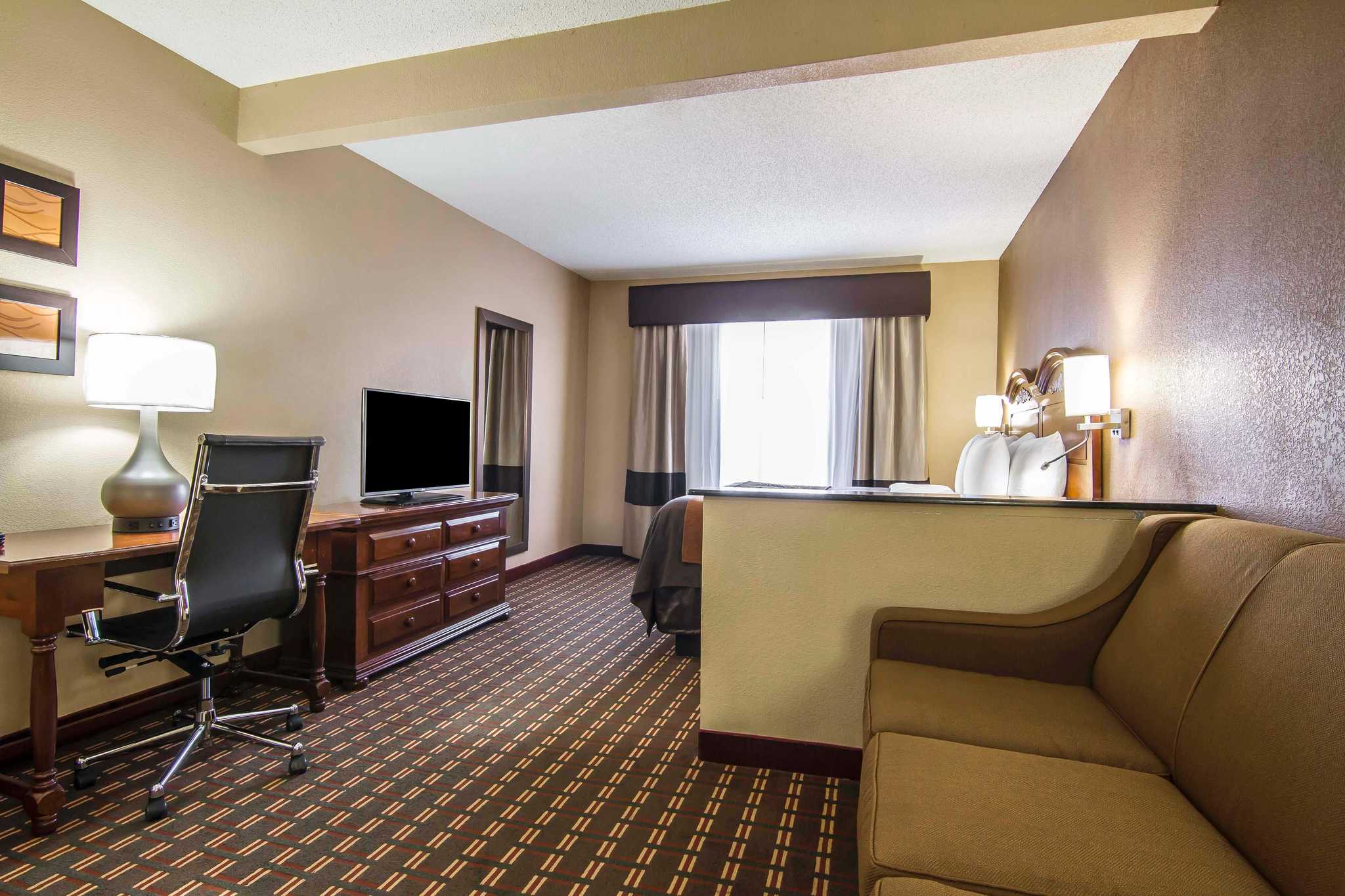 Quality Inn & Suites I-35 E/Walnut Hill