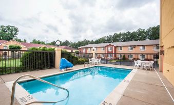 Econo Lodge Inn & Suites Memphis