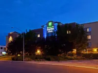 Holiday Inn Express & Suites BELMONT by IHG โรงแรมใน