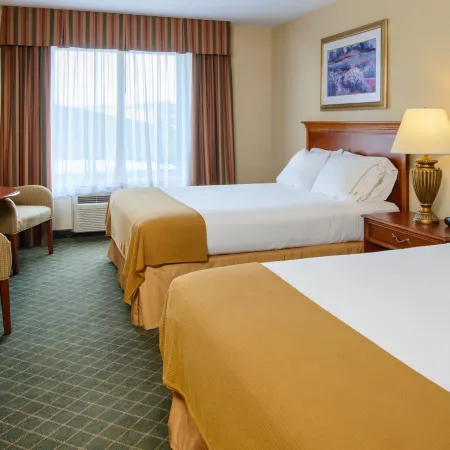 Holiday Inn Express & Suites CHESTER-MONROE-GOSHEN by IHG