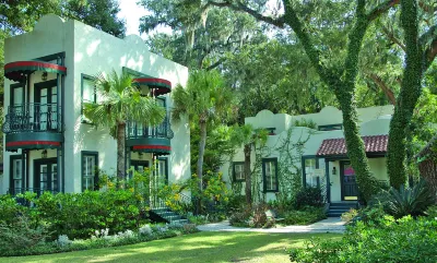 Village Inn and Pub Hotels in Saint Simons Island