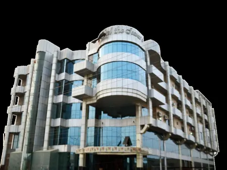 Hotel the Jeevens Отели рядом с достопримечательностью «Jinnah Efficiency School Ground Cantt»