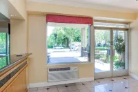 Rose Garden Inn - parking