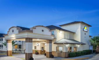 Days Inn by Wyndham Arlington