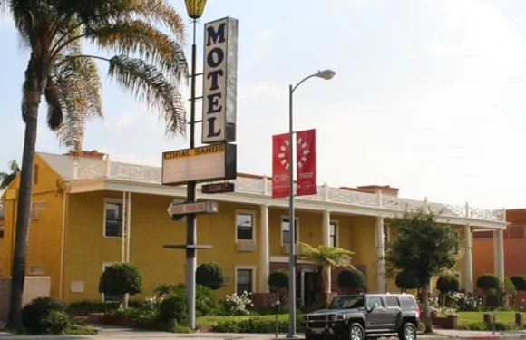 克拉爾桑德汽車旅館