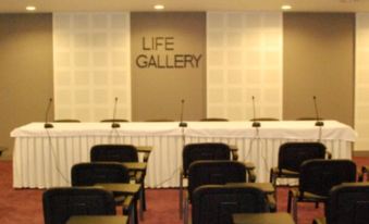 Life Gallery Hotel