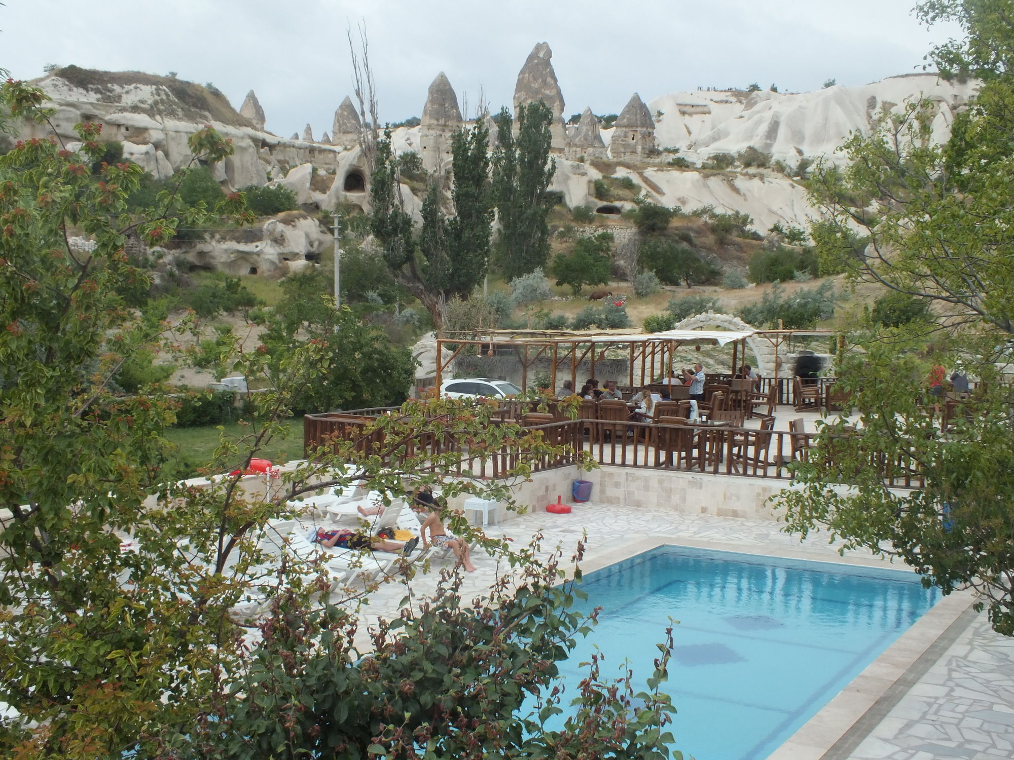 Holiday Cave Hotel