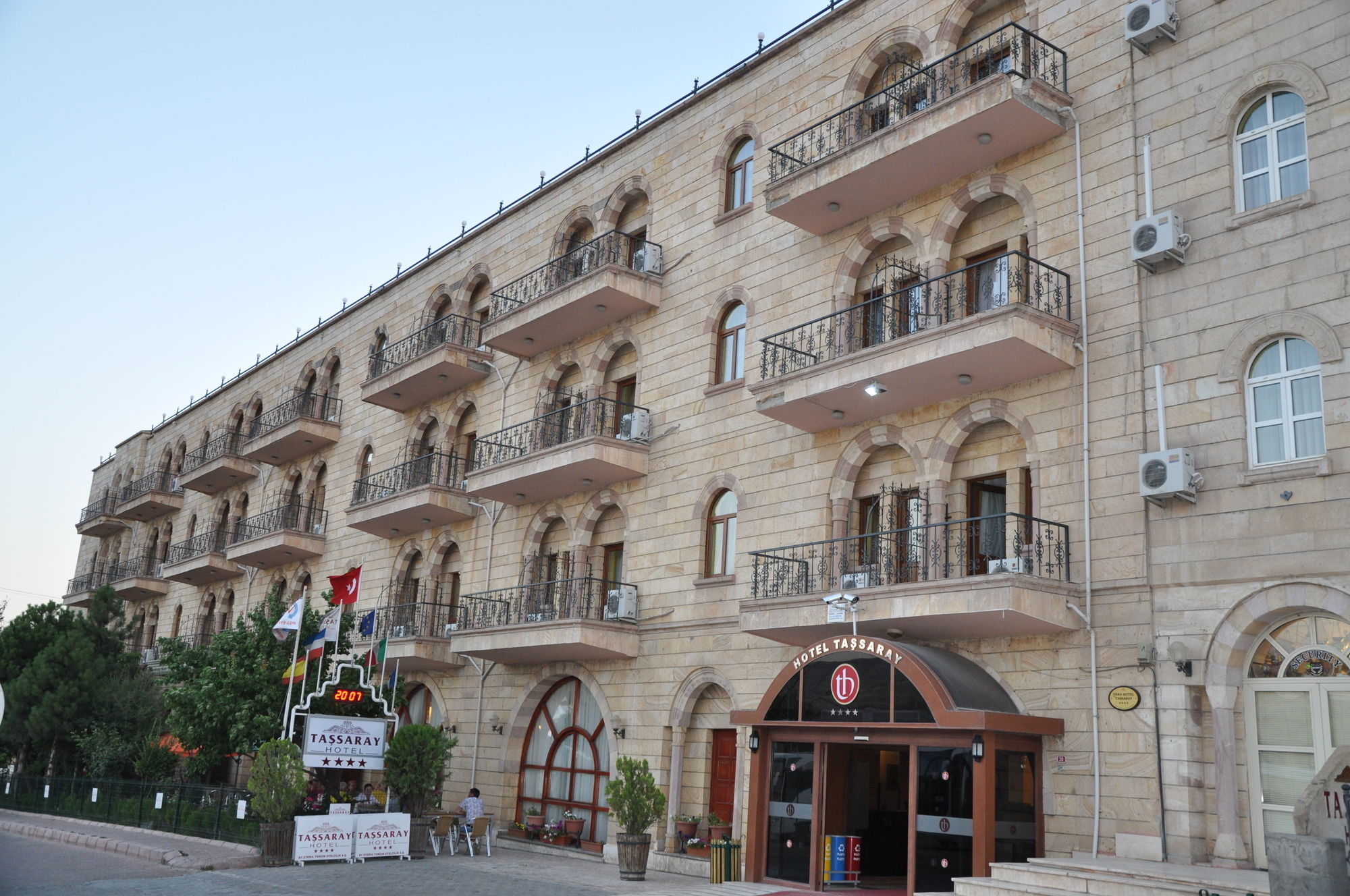 Tassaray Hotel