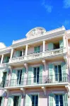 Hôtel Vacances Bleues Balmoral Hotel dekat Port de Menton Garavan