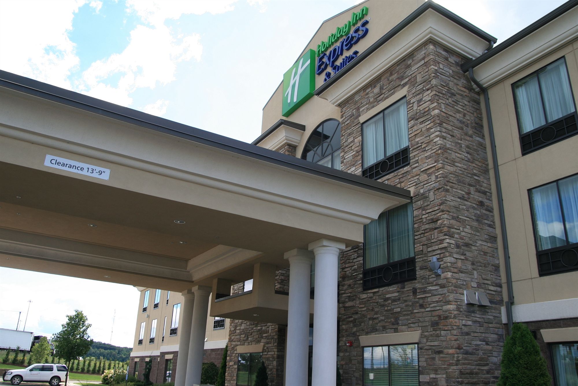 Holiday Inn Express & Suites Youngstown West I 80, an Ihg Hotel