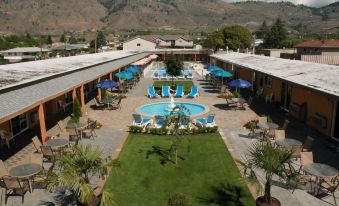 Sahara Courtyard Inn & Suites Osoyoos