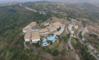 aerial view of a large resort with multiple buildings and a pool , surrounded by mountains at Timberland Highlands Resort
