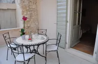 Villa Mama - Traditional Apartments in Omis, Free Parking Hotels in Lokva Rogoznica